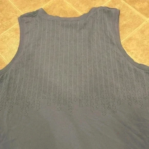 Lululemon - Picture 4 of 5